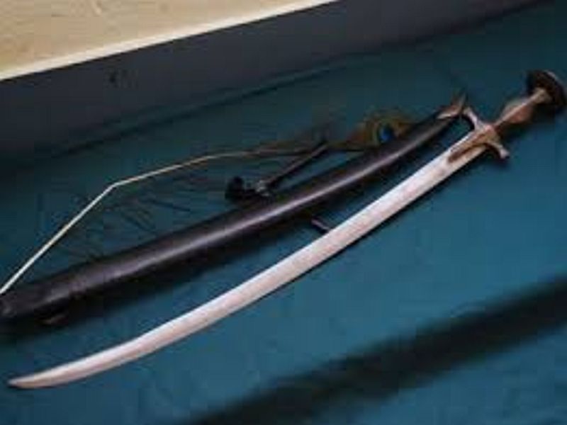 Kulkarni busted with 'Maratha sword'! | ‘मराठा तलवारी’ने केला कुलकर्णीचा पर्दाफाश!