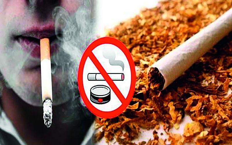 Cigarettes and tobacco advertising openly despite being ban | पानठेल्यांवर सर्रास सिगारेट, तंबाखूची जाहिरात!
