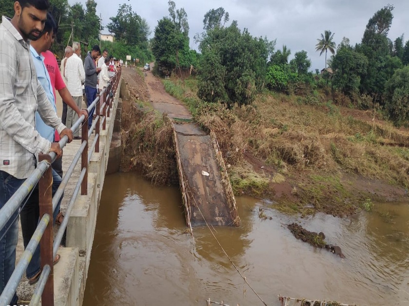 bridge collapsed in tambave due to heavy rain | Satara Flood: तांबवे पूल कोसळला, सुदैवाने जीवितहानी नाही