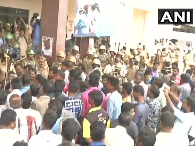 Tamil Nadu copper plant suspended for Madras High Court, so far 11 people were killed | तामिळनाडूत कॉपर प्लांटला मद्रास हायकोर्टाची स्थगिती, आतापर्यंत 11 जणांचा गेला जीव