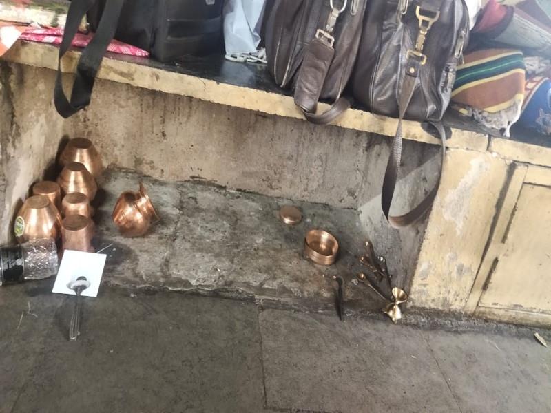 Dashakriya and other ritual materials on Omkareshwar Ghat were stolen | चोरांनी दशक्रिया विधीचे साहित्यही सोडले नाही, ओंकारेश्वर घाटावर चोरी