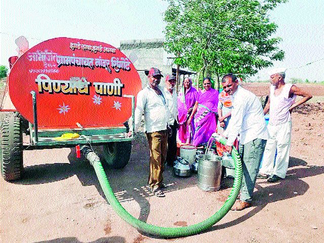 Water supply through tankers | शासनाकडून टॅँकरने पाणीपुरवठा