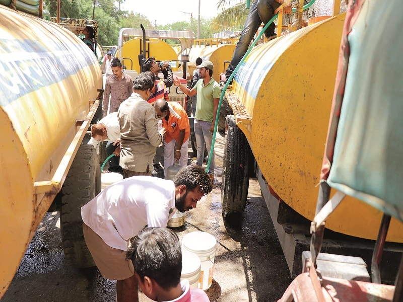 water supply in rural areas; Water through 646 tankers to the shortage-affected villages of Chhatrapati Sambhajinagar district | ग्रामीण भागात पाणीबाणी; छत्रपती संभाजीनगर जिल्ह्यात टंचाईग्रस्त गावांना ६४६ टँकरद्वारे पाणी