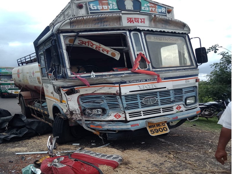 One died on the spot in a tanker and tempo accident | टँकर आणि टेम्पो अपघातात एकजण जागीच ठार 