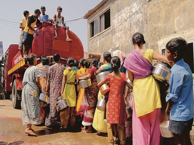 Drought in Marathwada : In Marathwada fourty lakh villagers are depend upon tanker water | Drought In Marathwada : मराठवाड्यात टँकरविना पर्याय नाही; ४० लाख ग्रामस्थांची तहान टँकरच्या पाण्यावर