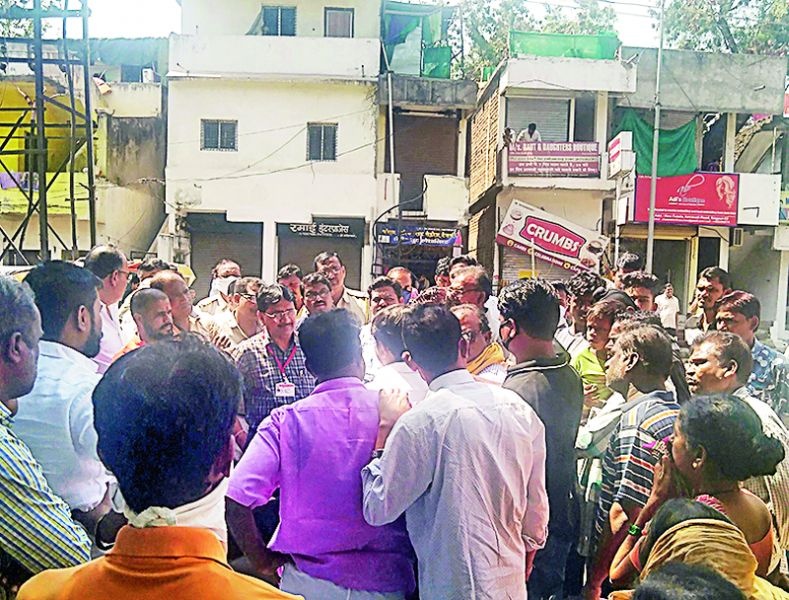 A campaign to cut tap connection in the shadow of Corona in Nagpur, protest against the people | नागपुरात कोरोनाच्या सावटात नळकनेक्शन कापण्याची मोहीम,लोकांचा विरोध