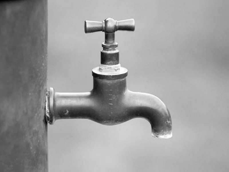 quarrel in the neighborhood from tap water filed charges against each other | नळावरील भांडण गेले थेट पोलिस स्टेशनात! पाण्याच्या कारणावरून शेजाऱ्यांमध्ये ‘राडा’