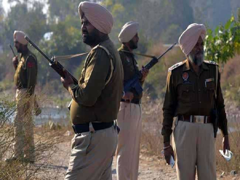 Punjab police arrest 3 terrorists with weapons and explosives | पंजाब पोलिसांची मोठी कारवाई, शस्त्र आणि स्फोटकांसह 3 दहशतवादी अटक