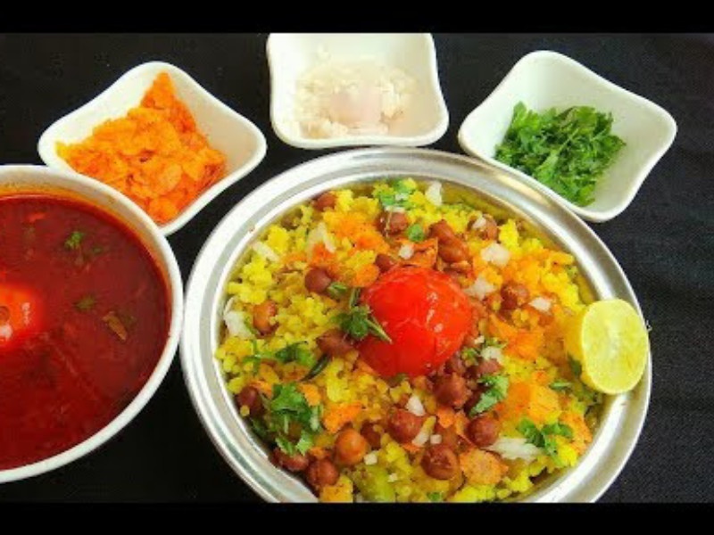 Recipe of Vidarbha special Tarri Pohe | विदर्भाची ओळख असलेले चमचमीत तर्री पोहे करून तर बघा !