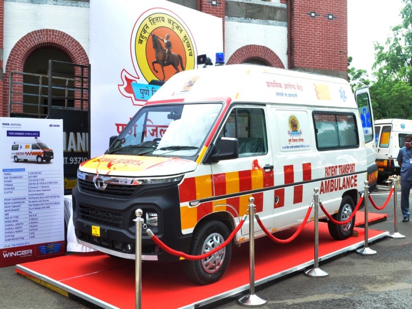 Tata Motors handover 51 winger ambulances to Pune Zilla Parishad | टाटा मोटर्सकडून पुणे जिल्हा परिषदेला ५१ विंगर रुग्णवाहिका सुपूर्द 