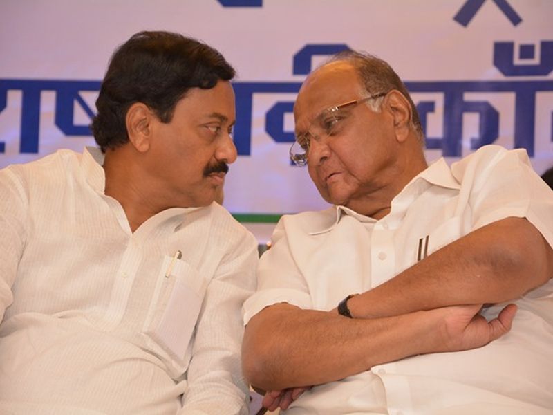 sunil tatkare in raigad dhananjay mahadik in kolhapur ncp decides candidates for lok sabha election 2019 | रायगडमध्ये तटकरे, कोल्हापुरात महाडिक; लोकसभेसाठी राष्ट्रवादीचं ठरलं! 