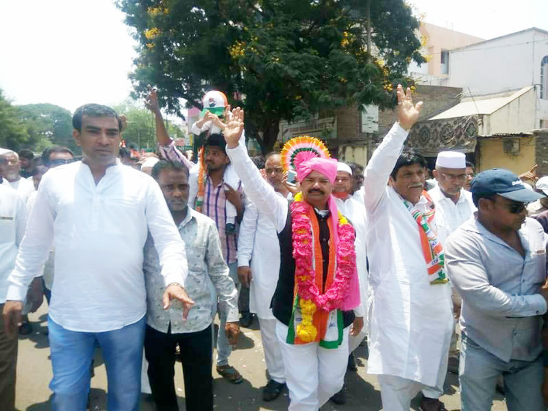 Congress defeats Solapur municipal by-election, Taufiq Hatture wins | सोलापूर मनपा पोटनिवडणुकीत काँग्रेसने जागा राखली, तौफिक हत्तुरे विजयी