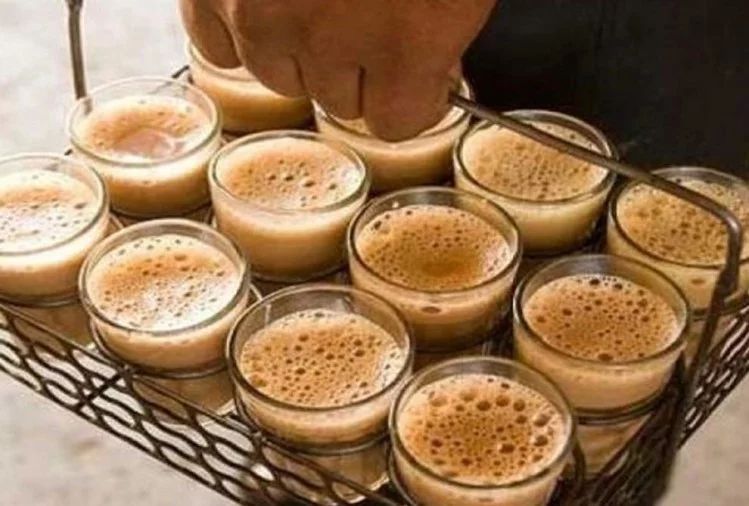 Pune Tea seller sets benchmark by making Rs. 12 lakh per month | पुण्यातल्या 'या' चहावाल्याची कमाई  IAS अधिका-यापेक्षाही जास्त 