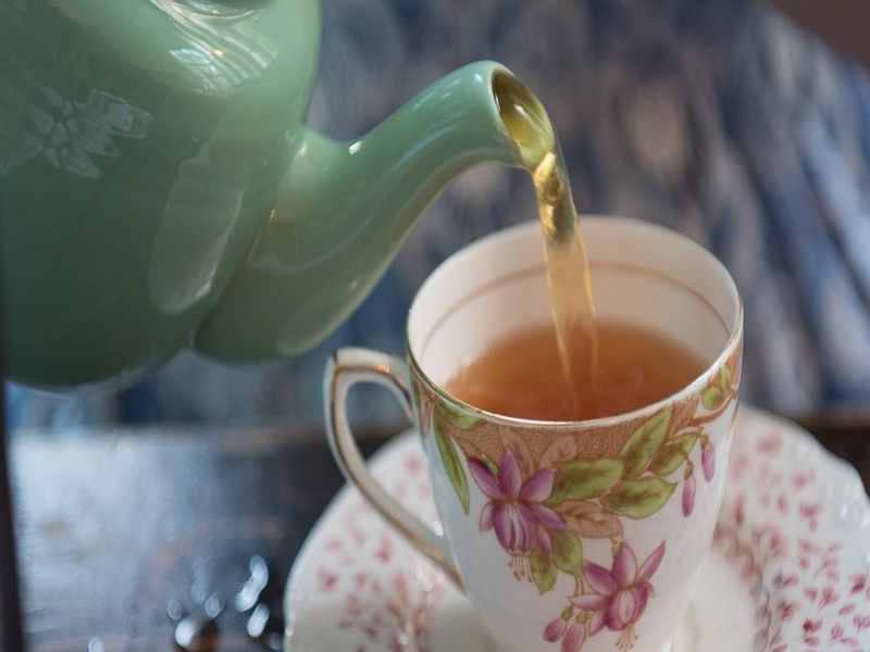 hot tea and cancer, so be careful then | वाफाळता चहा पिण्याची आहे सवय, मग वेळीच सावधान