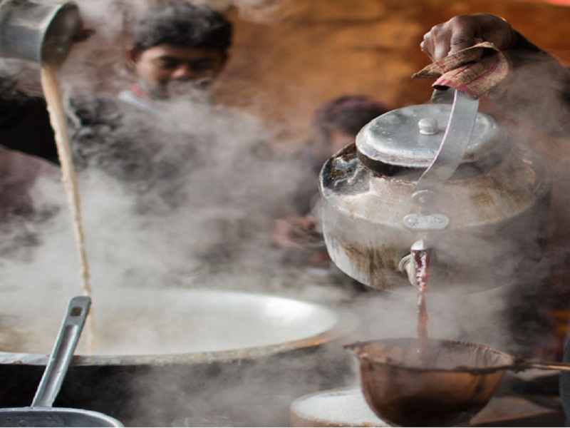 Amazing ! Aurangabadkar daily drinks 2 million cups of tea | अबब ! औरंगाबादकर दररोज रिचवतात २० लाख कप चहा