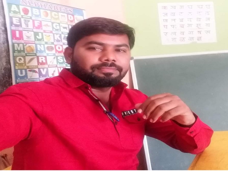 Humanity is lost; Injured teacher left dead due to lack of help in time at Hingoli | वेळेत मदत न मिळाल्याने जखमी शिक्षकाने विव्हळत सोडले प्राण