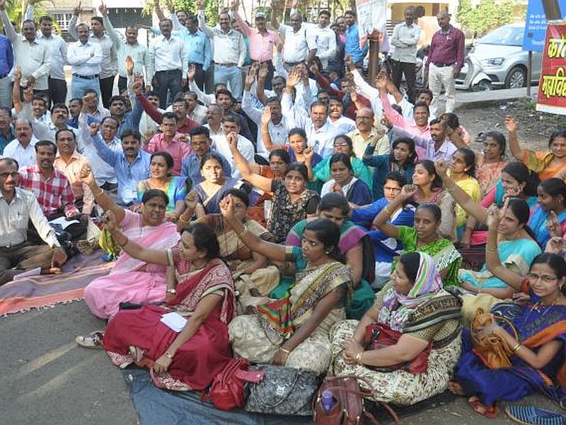 maharashtra state junior college teachers federation demands | तात्पुरत्या स्थगितीनंतर आश्वासन न पाळल्याने शिक्षकांचा पुन्हा असहकार