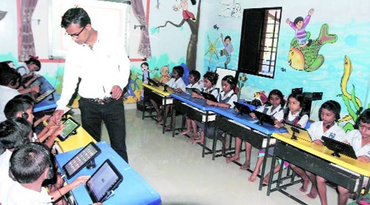 Digital schools built by teachers from Swanidhi; The look of ZP school in Solapur changed | स्वनिधीतून शिक्षकांनी बनवली डिजिटल शाळा; सोलापुरातील झेडपी शाळेचा लुक बदलला