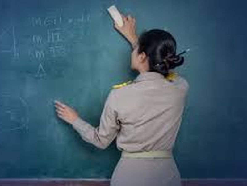 Salary of teachers without TET certificate will be stopped | टीईटी प्रमाणपत्र नसलेल्या शिक्षकांचे वेतन होणार बंद