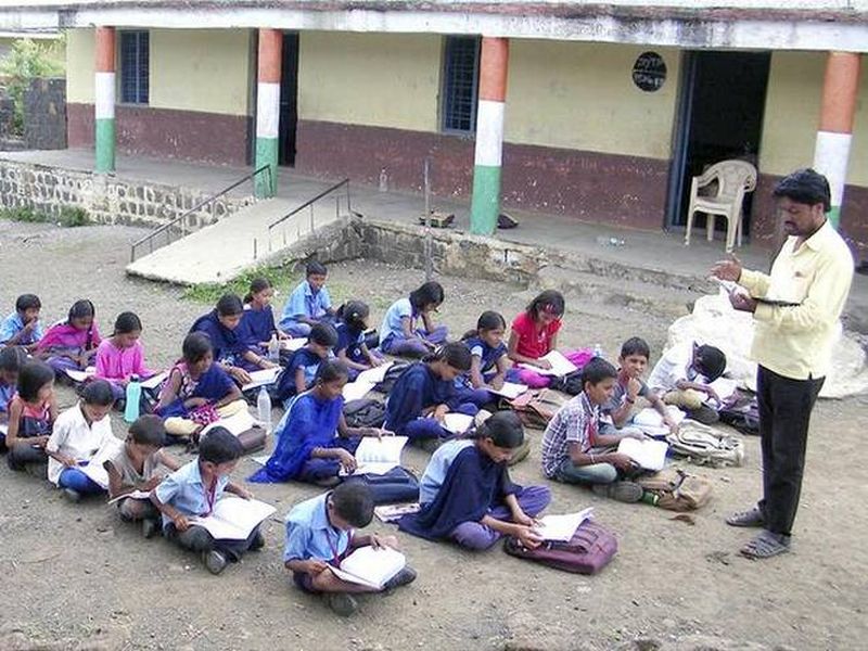 Proposal to cancel the post of 12 teachers in Solapur district | सोलापूर जिल्ह्यातील १२ शिक्षकांची पदे रद्दचा प्रस्ताव