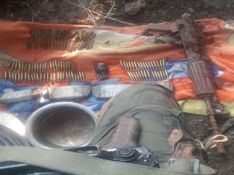 Terrorist hideout busted by police & security forces in forest area of Ganderbal | काश्मीरमधील गांदरबलच्या जंगलात सापडला दहशतवाद्यांचा अड्डा, शस्त्रास्त्रे जप्त 