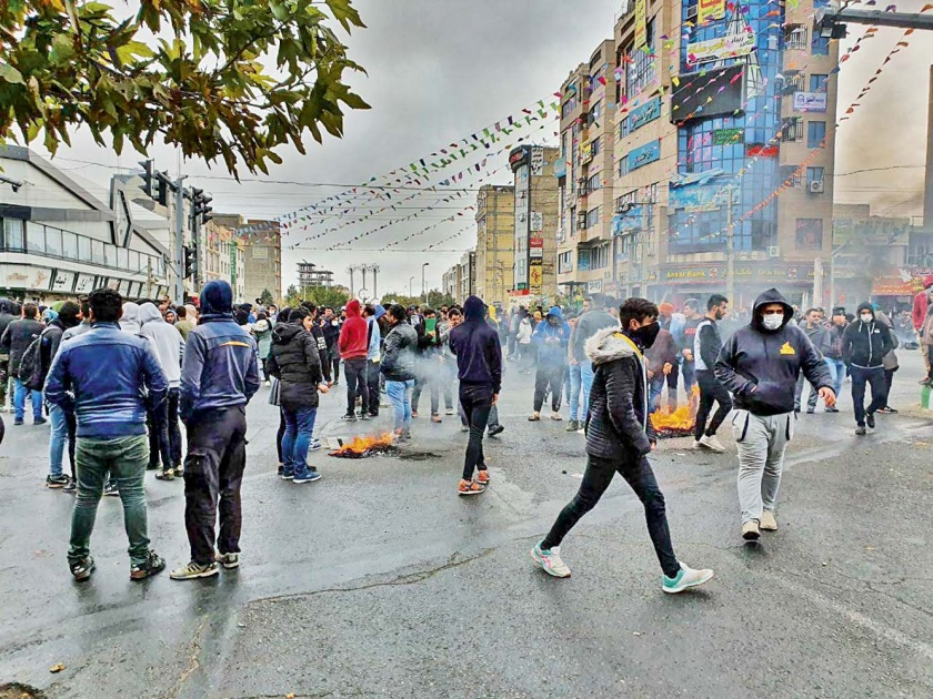 economic hardships sparked Iran protest | इराणच्या रस्त्यावरचा ‘तरुण’ भडका नेमकं काय साधणार?