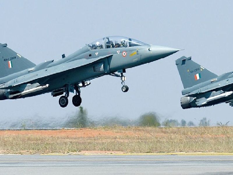 American Air Force chief's experience of 'Made-in-India' Tejas throws up | अमेरिकन एअरफोर्सच्या प्रमुखांनी अनुभवला 'Made-In-India' तेजसचा थरार