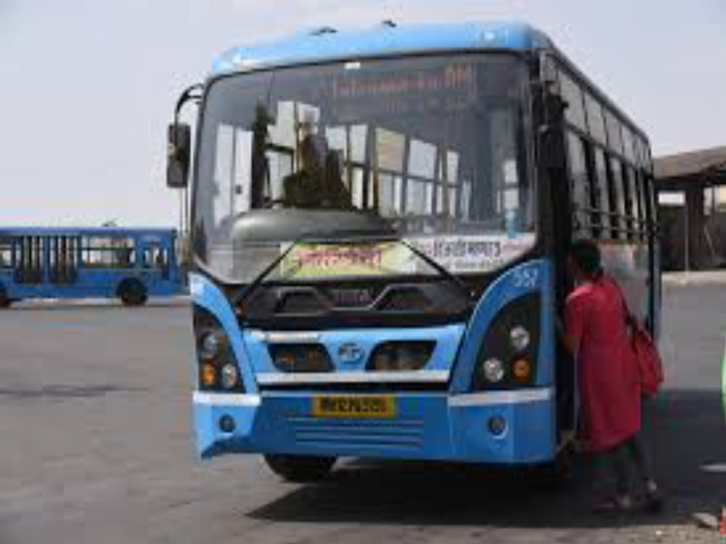 Male infiltrations in the "Tejaswini" bus for women in Pune | पुण्यात महिलांसाठीच्या '' तेजस्विनी '' बसमध्ये पुरुषांची घुसखोरी