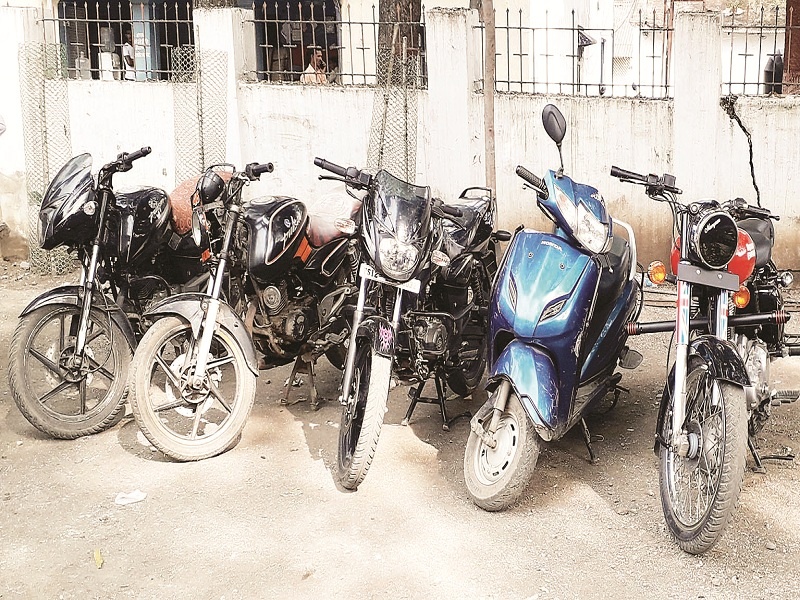 Sale of Telangana stolen bicycles in Maharashtra;one bike theft arrested in kinwat | तेलंगणातील चोरीच्या दुचाकींची महाराष्ट्रात विक्री; किनवटमध्ये एकजण अटकेत