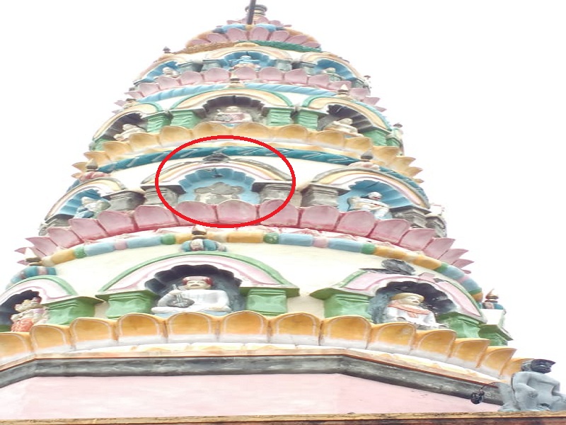 Lightning collapsed on the edge of the temple in Majalgaon | माजलगावात मंदीराच्या कळसावर विज कोसळली