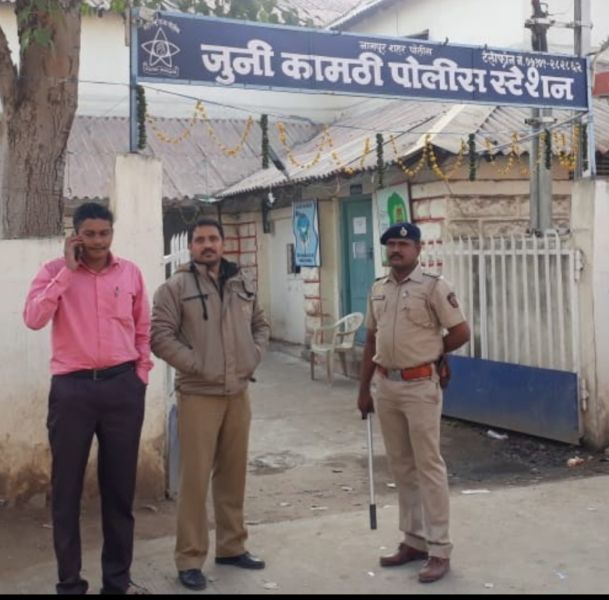 Near Nagpur in Kamathi rampage people stormed the police station: lathi charge, many injured | नागपूरनजीक कामठीत संतप्त नागरिकांची पोलीस ठाण्यात तोडफोड : लाठीचार्ज, अनेक जखमी