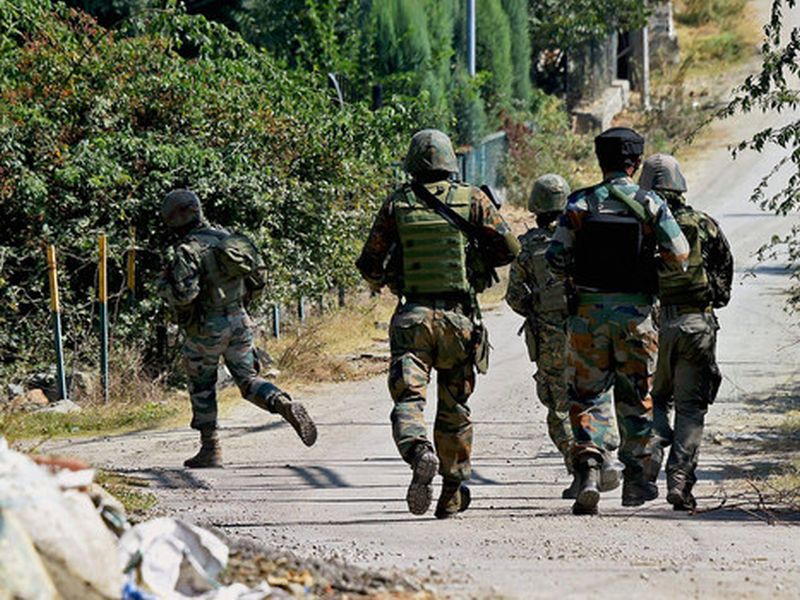Terrorist attack in Kashmir, two BSF jawans martyred | काश्मीरमध्ये अतिरेकी हल्ला, बीएसएफचे दोन जवान शहीद