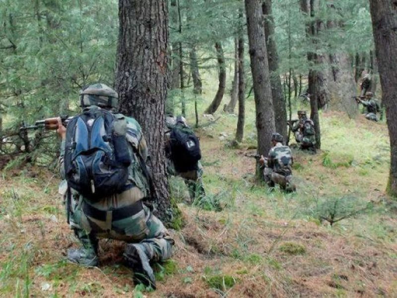 Militants find new route for infiltration in Kashmir, Two terrorist Killed in Drass | काश्मिरमध्ये दहशतवाद्यांनी घुसखोरीसाठी शोधला नवा मार्ग, द्रासमध्ये दोघांना कंठस्नान 