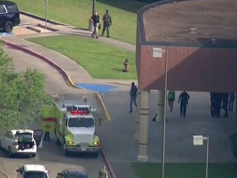 10 killed, 10 injured in US firing in US school | अमेरिकेतल्या शाळेत विद्यार्थ्यानं केलेल्या गोळीबारात 10 जणांचा मृत्यू, 10 जखमी
