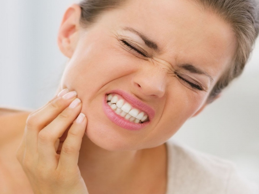 Home remedies to get rid of cavities and dental pain | दात किडण्याच्या समस्येपासून कायमची मिळवा सुटका, जाणून घ्या खास उपाय