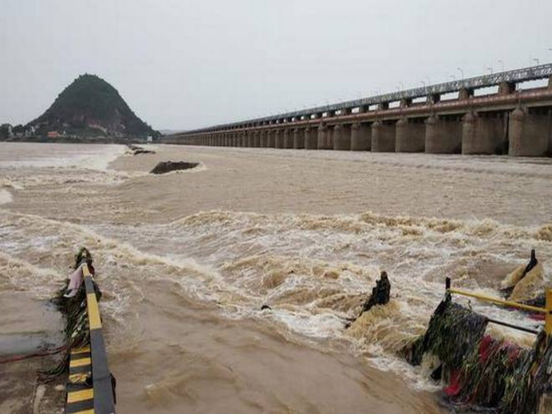 600TMC water flowed from Krishna river | अबब..! कृष्णा नदीतून वाहिले तब्बल ६०० टीएमसी पाणी