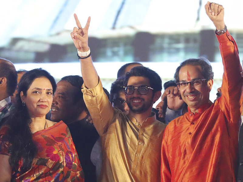 Uddhav Thackeray and Aaditya Thackeray in power, but Shiv Sainik missing in Ministry | ठाकरे सत्तेत, पण शिवसेना सत्तेबाहेर... कारण '१०० टक्के राजकारण'! 