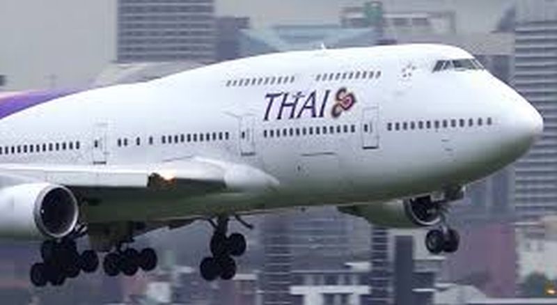 Thai Airways hit by customer forum | थाई एअरवेज कंपनीला ग्राहक मंचने दिला दणका
