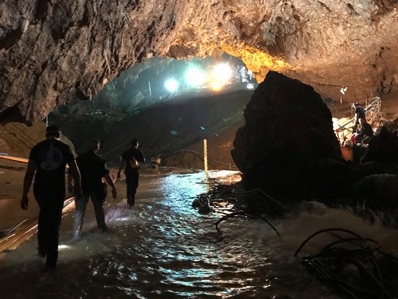 Thailand cave rescue: India offers Kirloskar brothers services in rescue process | मराठमोळ्या 'किर्लोस्करां'नी वाढवली देशाची शान; थायलंडच्या 'रेस्क्यू ऑपरेशन'मध्ये मोलाचं योगदान