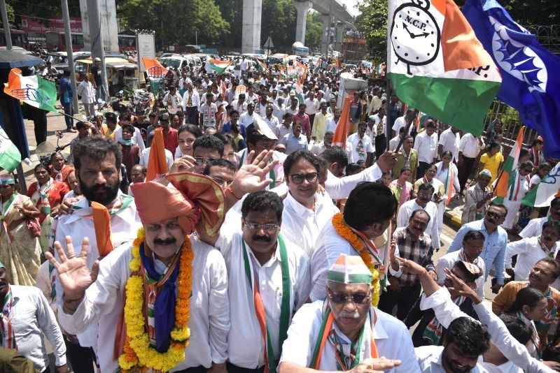Maharashtra Assembly Election 2019: Congress demonstrates power in Nagpur, but senior leaders have been absent | Maharashtra Assembly Election 2019: नागपुरात काँग्रेसचे शक्तिप्रदर्शन, पण ज्येष्ठ नेत्यांची दांडी