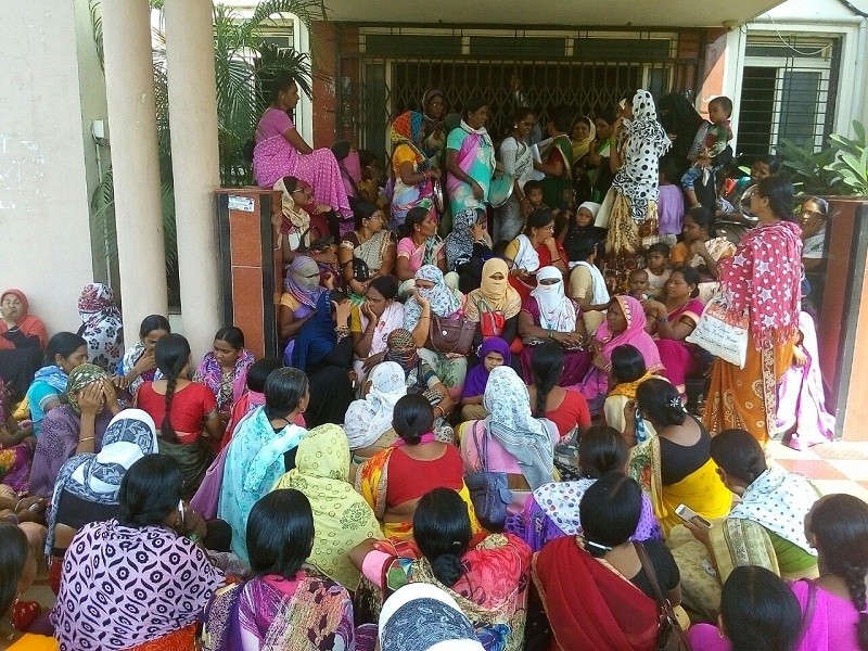 Thalinad movement on the office of the Anganwadi Sevak Collectorate | अंगणवाडी सेविकांचे जिल्हाधिकारी कार्यालयावर थाळीनाद आंदोलन