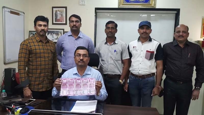  Two lakh 31 thousand rupees fake notes seized in Thane | दोन लाख ३१ हजार रुपयांच्या बनावट नोटा ठाण्यात हस्तगत