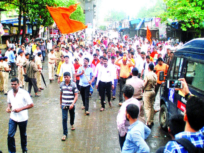 Maratha Reservation Movement: In Ambernath, Bhiwandi, Ulhasnagar, in closed silence | मराठा आरक्षण आंदोलन : अंबरनाथ, भिवंडी, उल्हासनगरमध्ये बंद शांततेत