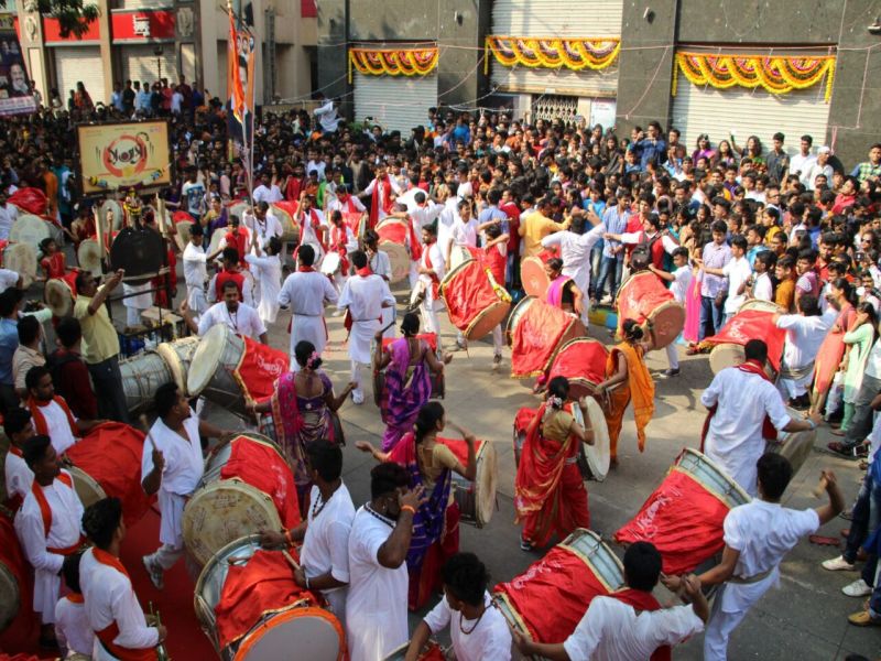 Celebration and enthusiasm for the youth in Thawli Diwali | ठाण्यात दिवाळी पहाटला तरुणाईचा जल्लोष आणि उत्साह