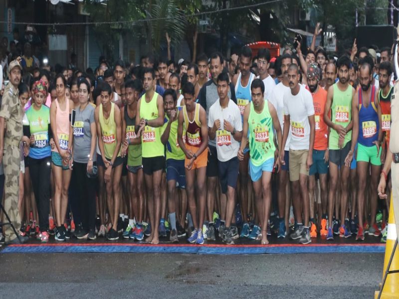 Thane Mayor Varsha Marathon competition results | ठाणे महापौर वर्षा मॅरेथॉन : प्लास्टिक मुक्ती, अवयवदानाचा संदेश घेऊन 21,700 स्पर्धक धावले