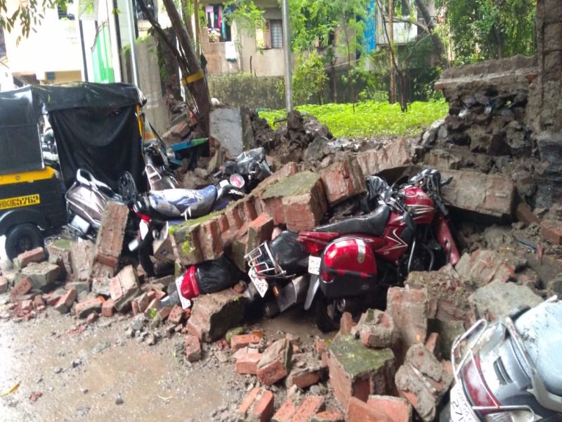 wall collapses in Thane's Rabodi area, 6 vehicles damaged | ठाण्याच्या राबोडी परिसरात भिंत कोसळली, 6 वाहनांचं नुकसान 