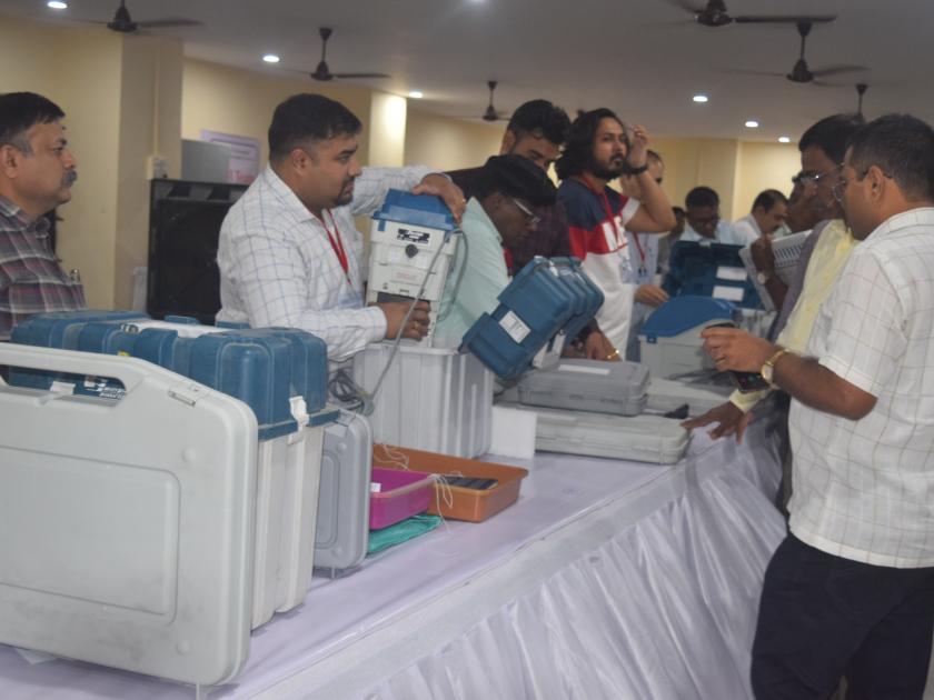 Officers at polling stations of six Vidhan Sabhas in Thane district received training | ठाणे जिल्ह्यातील सहा विधानसभांच्या मतदान केंद्रांवरील अधिकाऱ्याना मिळाले प्रशिक्षण