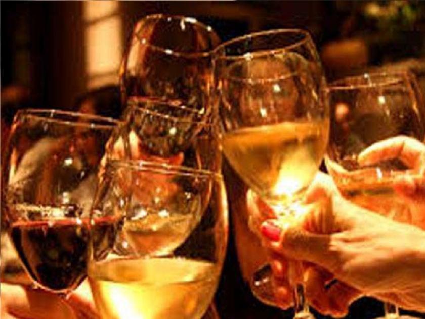 Sixty thousand licenses for alcoholics in Kolhapur on the 31st | बिनधास्त करा थर्टीफर्स्टची पार्टी, मद्य पिण्याचा परवाना काढा..कारवाई टाळा; देशी-विदेशीच्या परवान्यासाठी 'इतका' दर
