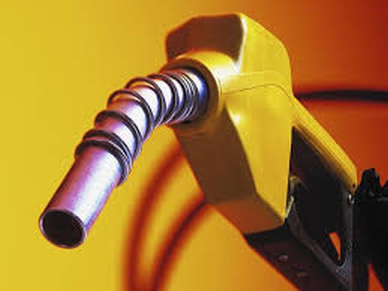 The rate of petrol was Rs 81.18 per liter | जळगावात पेट्रोलचे दर 81.18 रुपये प्रति लिटर