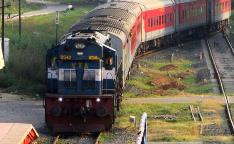 Railway accelerates the construction of the 'subway' at Shegaon | शेगाव रेल्वे ‘भुयारीमार्ग’ निर्मितीला गती